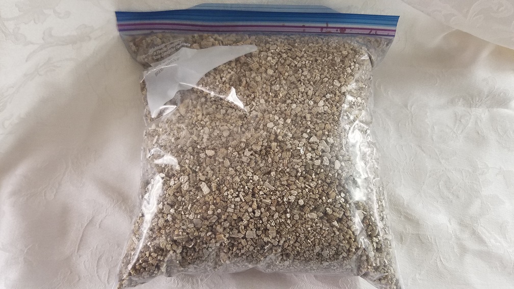 4 Quart Bag of Coarse Vermiculite - Click Image to Close